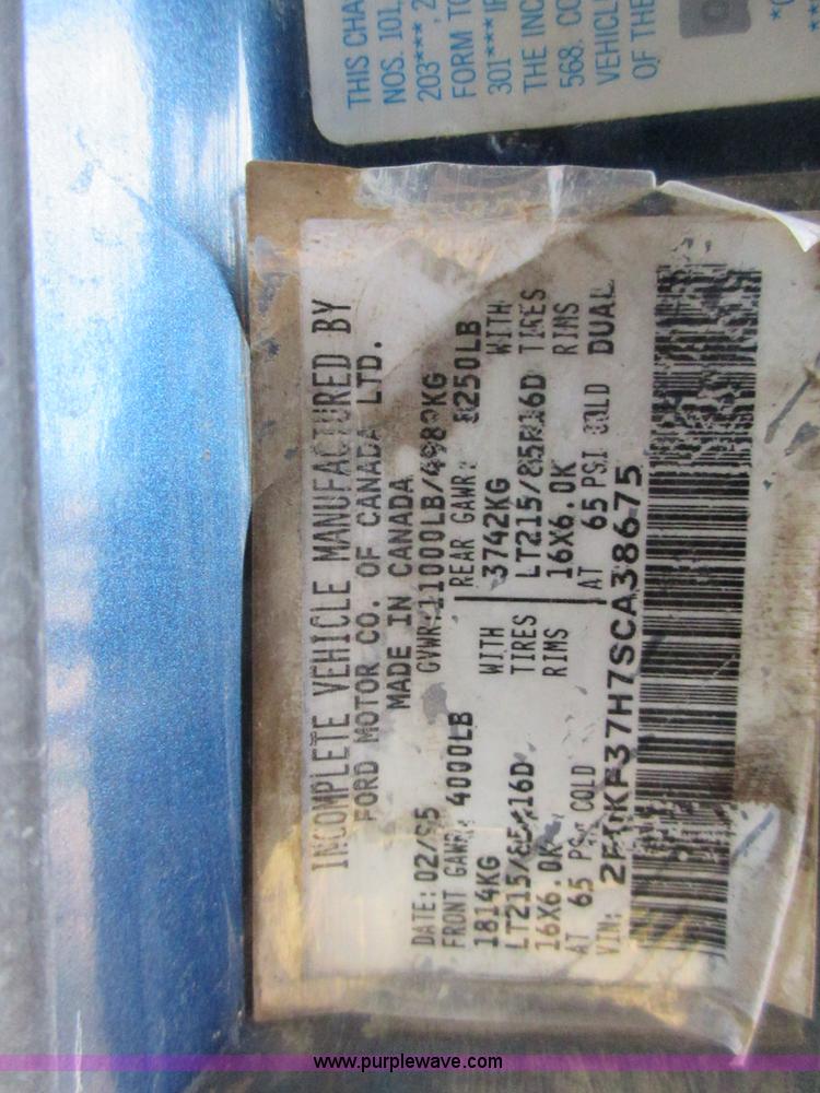 image for item I1819 1995 Ford F350 Super Duty XL flatbed pickup truck