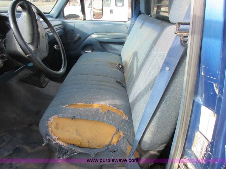 image for item I1819 1995 Ford F350 Super Duty XL flatbed pickup truck