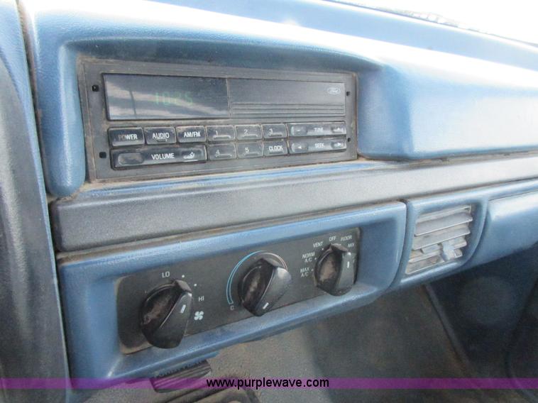 image for item I1819 1995 Ford F350 Super Duty XL flatbed pickup truck