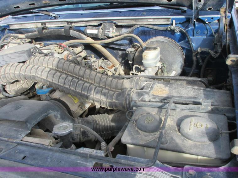 image for item I1819 1995 Ford F350 Super Duty XL flatbed pickup truck