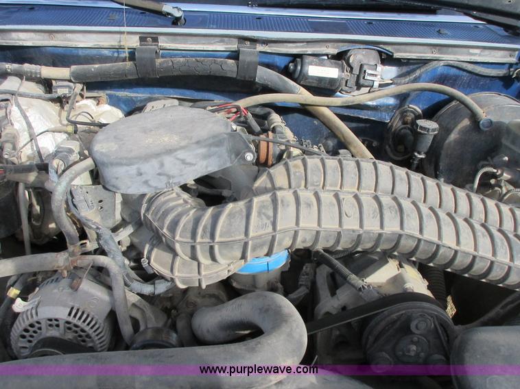 image for item I1819 1995 Ford F350 Super Duty XL flatbed pickup truck