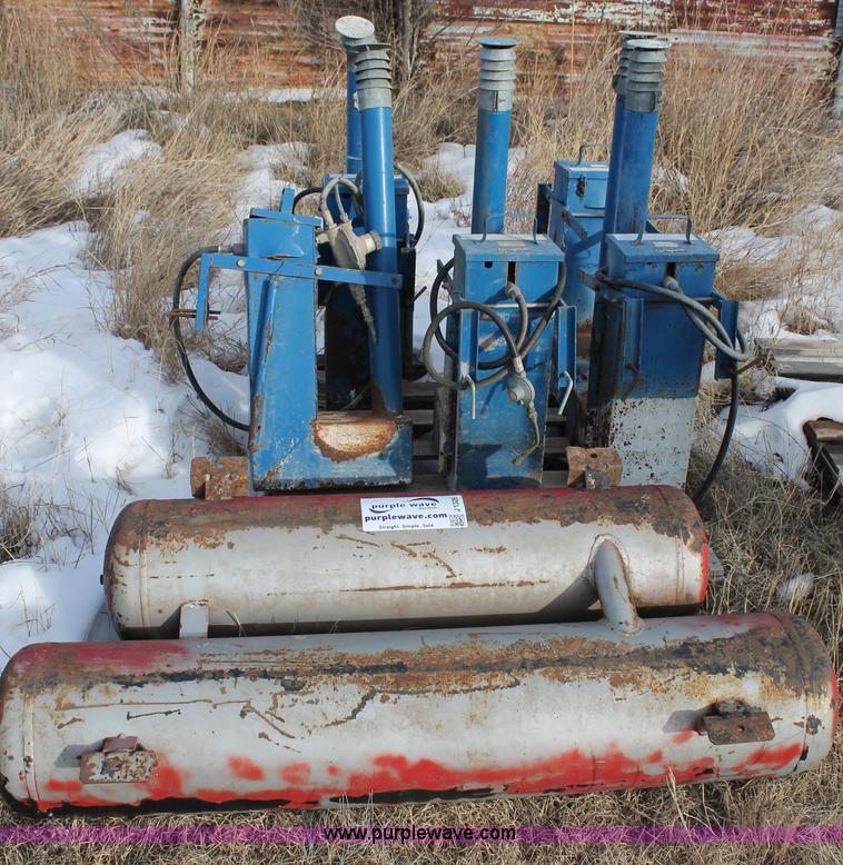 image for item J1326 (5) Broyhill BTH354B heaters