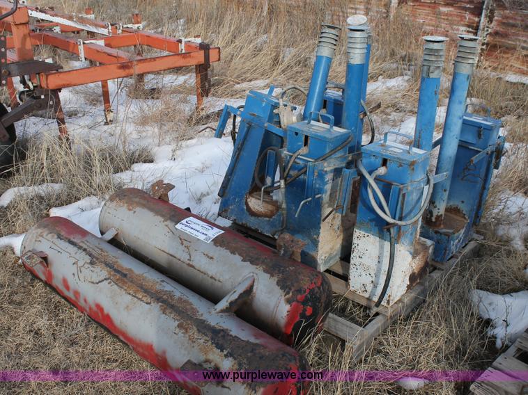 image for item J1326 (5) Broyhill BTH354B heaters