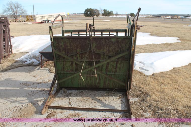 image for item J1329 Powder River calf working chute
