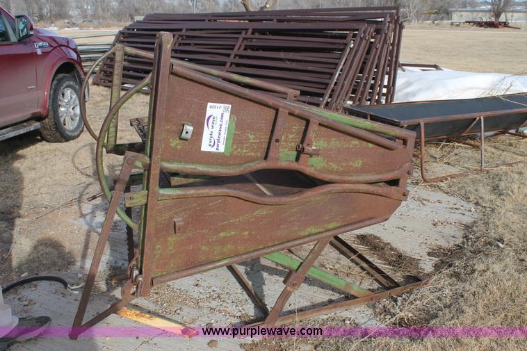 image for item J1329 Powder River calf working chute