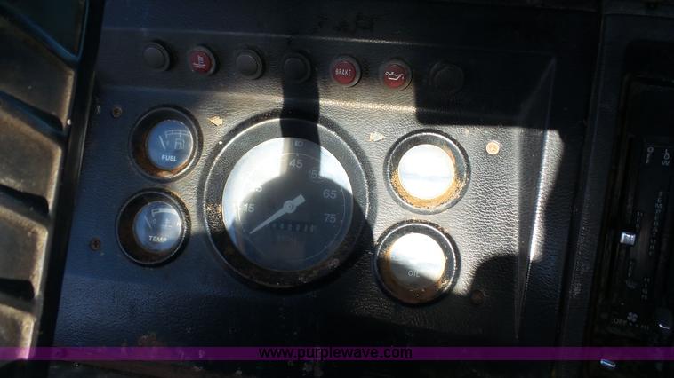 image for item J4617 1985 Ford 8000 grain truck