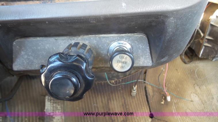 image for item J4617 1985 Ford 8000 grain truck