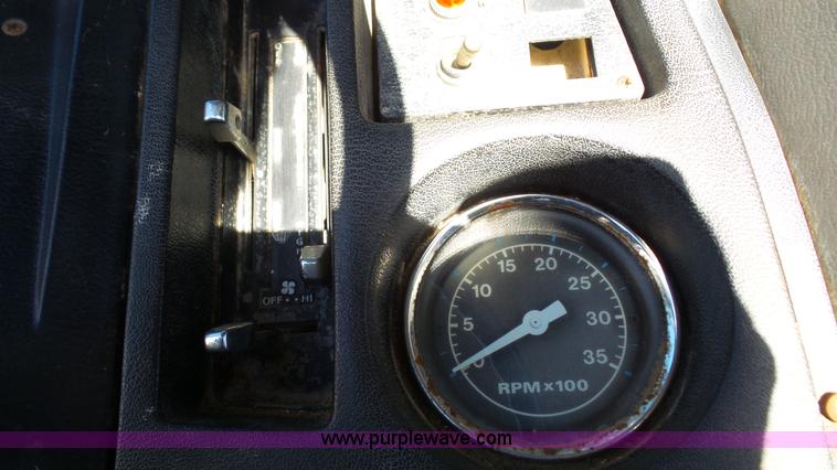 image for item J4617 1985 Ford 8000 grain truck