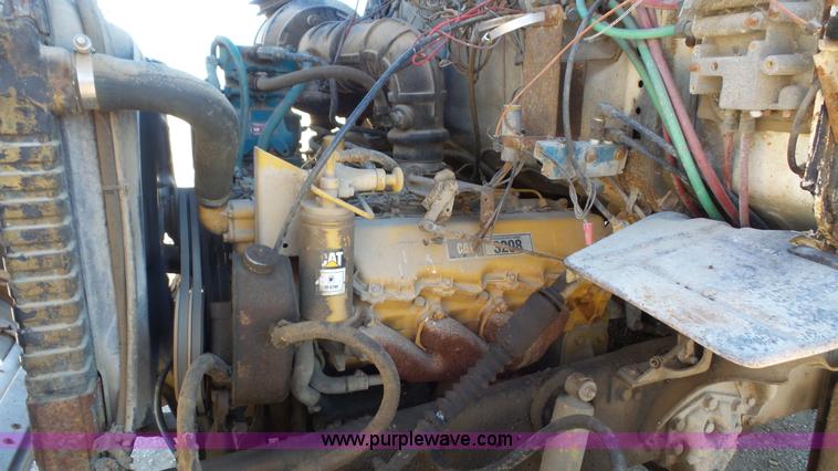 image for item J4617 1985 Ford 8000 grain truck