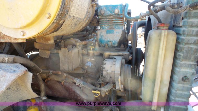 image for item J4617 1985 Ford 8000 grain truck