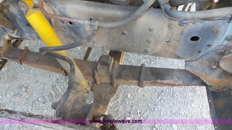 image for item J4617 1985 Ford 8000 grain truck