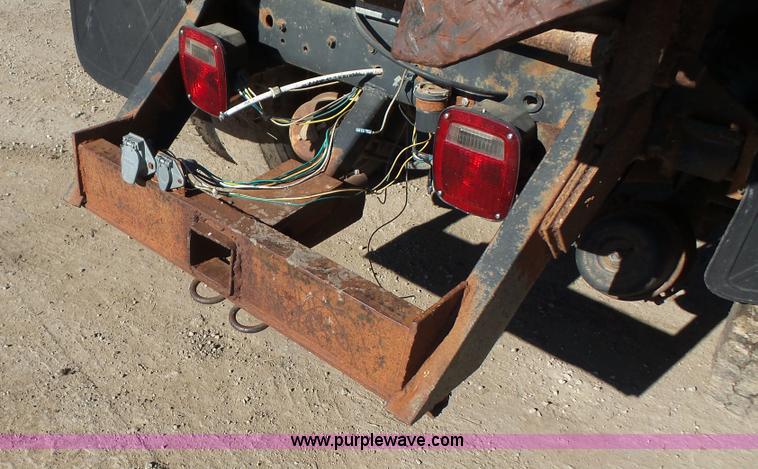 image for item J4617 1985 Ford 8000 grain truck