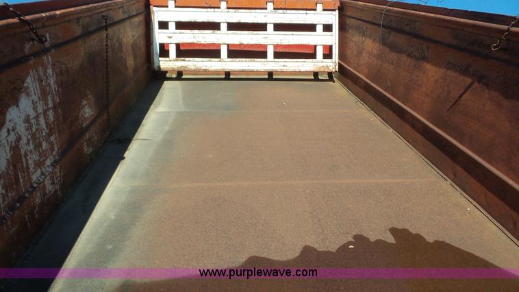 image for item J4617 1985 Ford 8000 grain truck