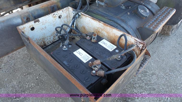 image for item J4617 1985 Ford 8000 grain truck