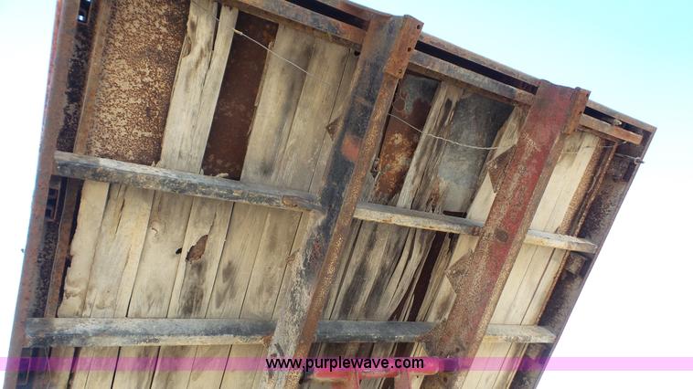 image for item J4617 1985 Ford 8000 grain truck