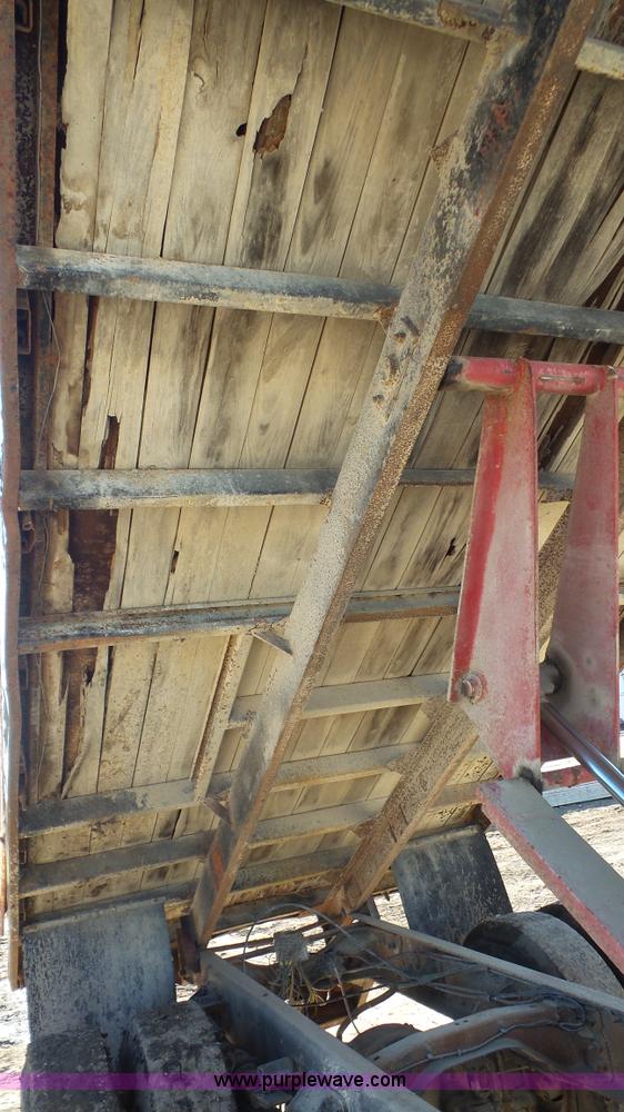 image for item J4617 1985 Ford 8000 grain truck