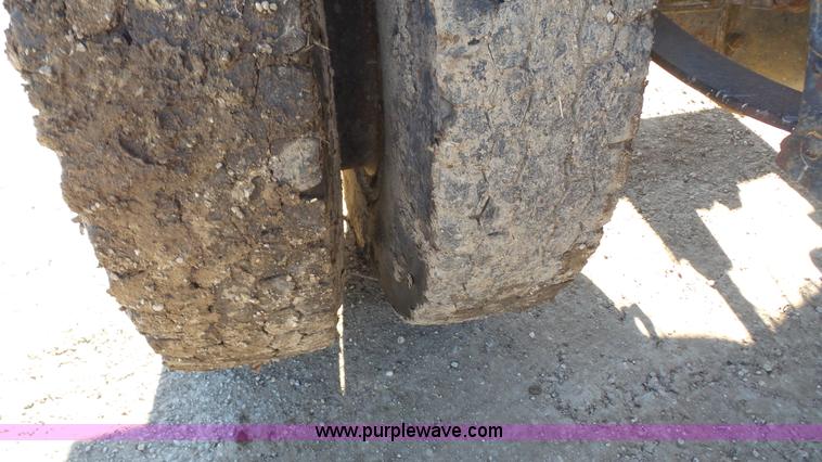 image for item J4617 1985 Ford 8000 grain truck