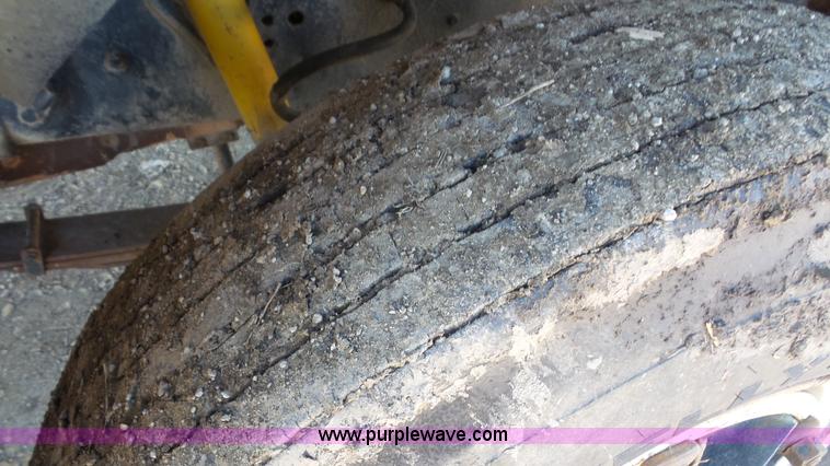 image for item J4617 1985 Ford 8000 grain truck