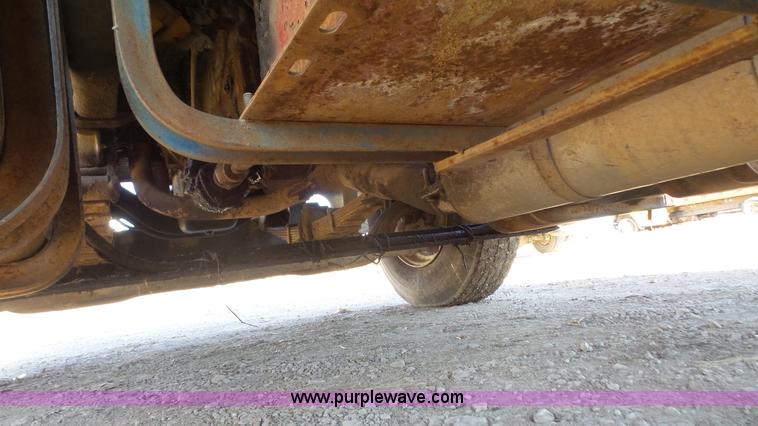 image for item J4617 1985 Ford 8000 grain truck