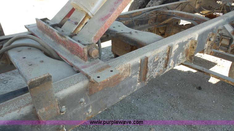 image for item J4617 1985 Ford 8000 grain truck