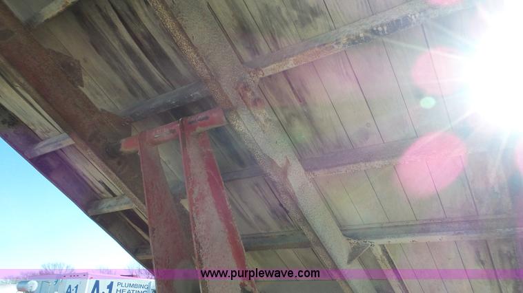 image for item J4617 1985 Ford 8000 grain truck