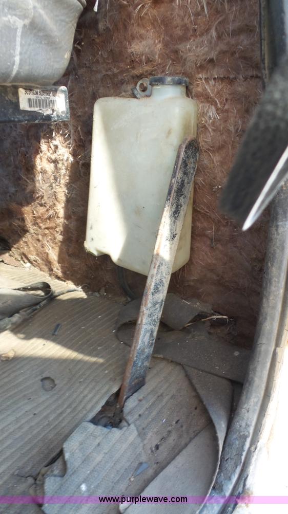 image for item J4617 1985 Ford 8000 grain truck