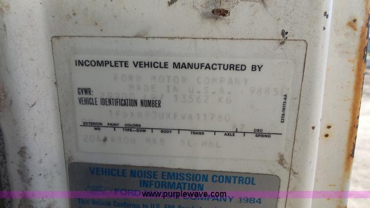 image for item J4617 1985 Ford 8000 grain truck