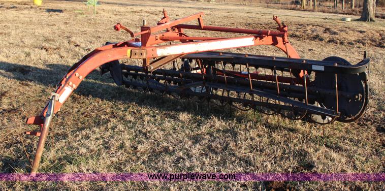 image for item J7636 Case IH hay rake