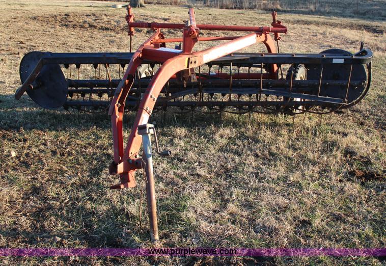 Case IH hay rake in Coweta, OK Item J7636 sold Purple Wave