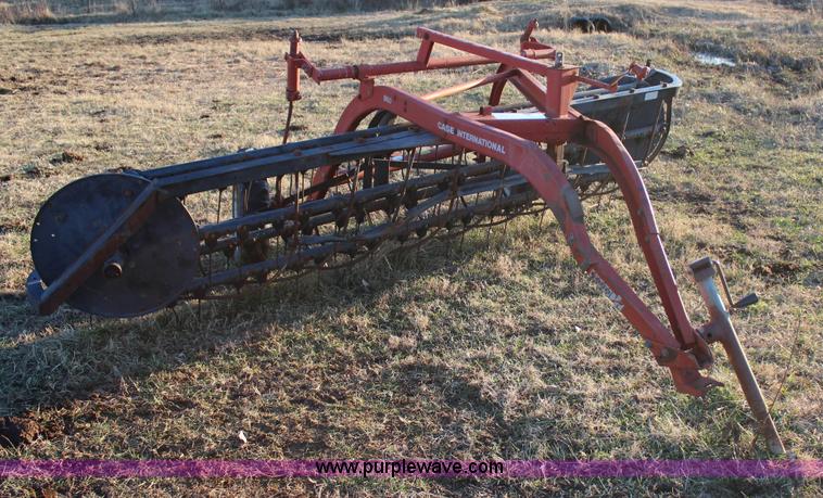 image for item J7636 Case IH hay rake