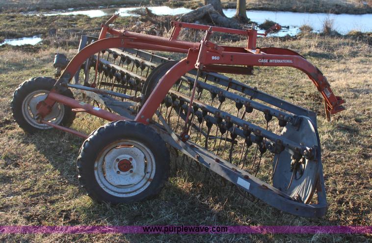 image for item J7636 Case IH hay rake