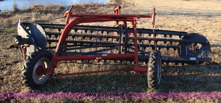 image for item J7636 Case IH hay rake
