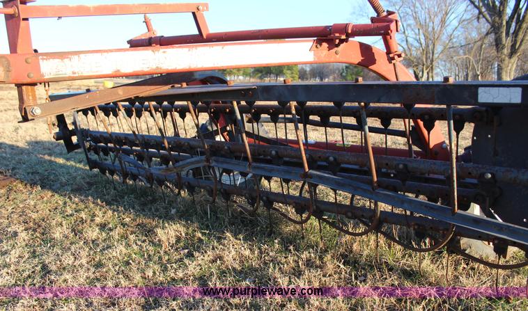 image for item J7636 Case IH hay rake