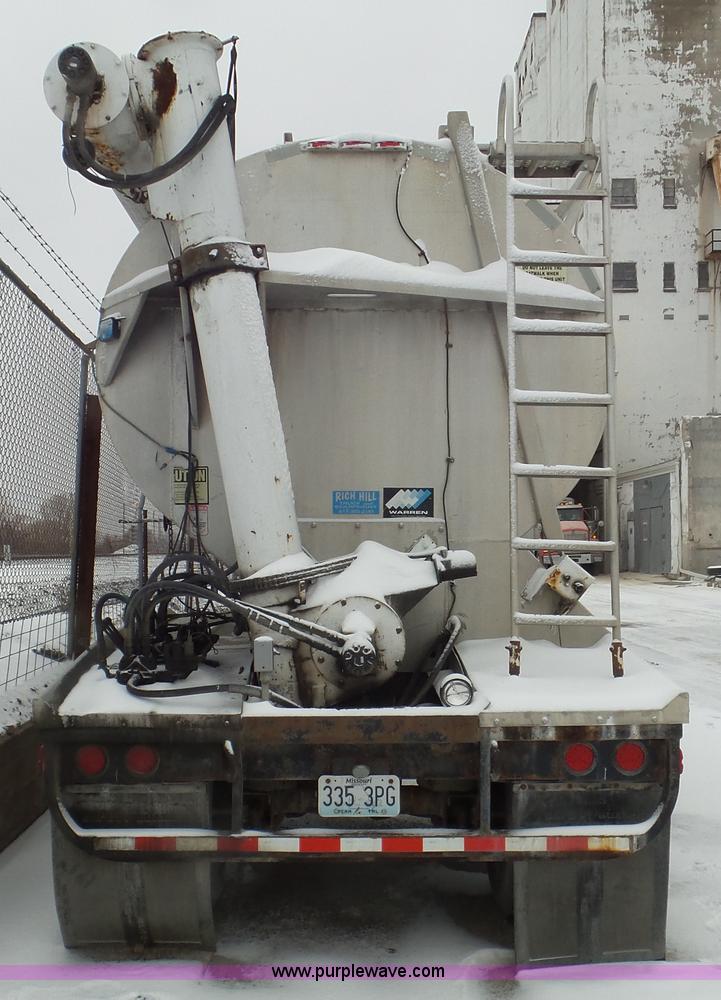 image for item J8397 1999 Warren AT-36-SER4 bulk feed trailer