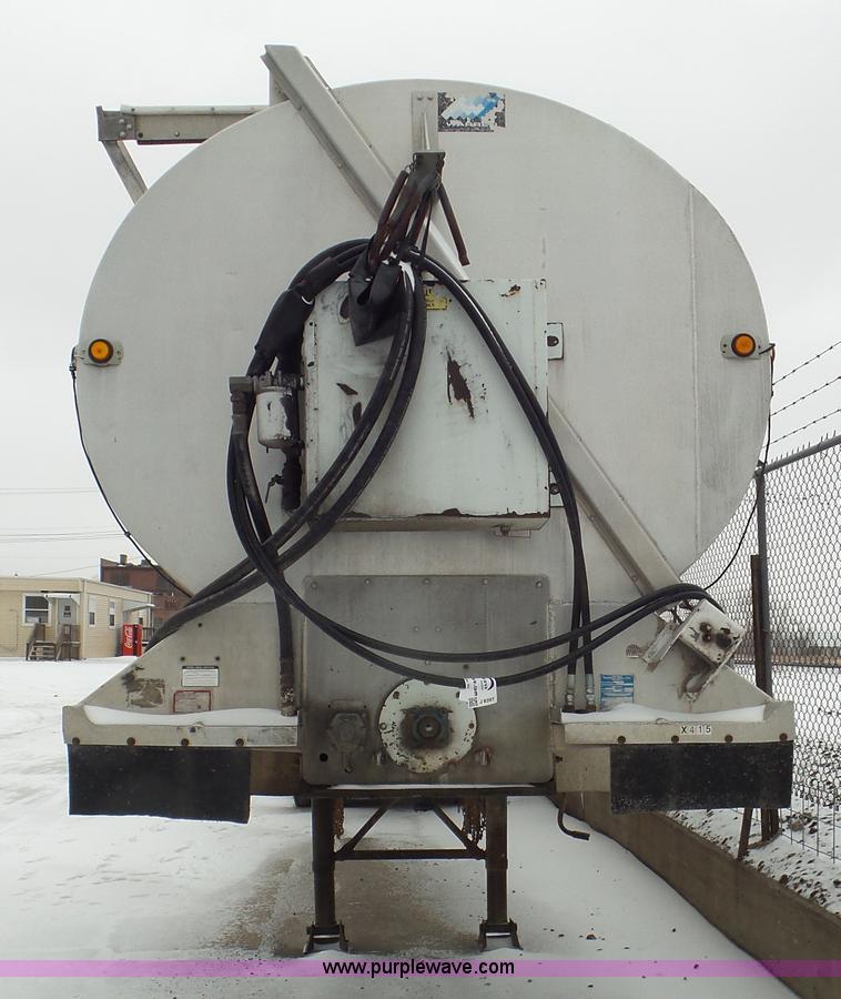 image for item J8397 1999 Warren AT-36-SER4 bulk feed trailer