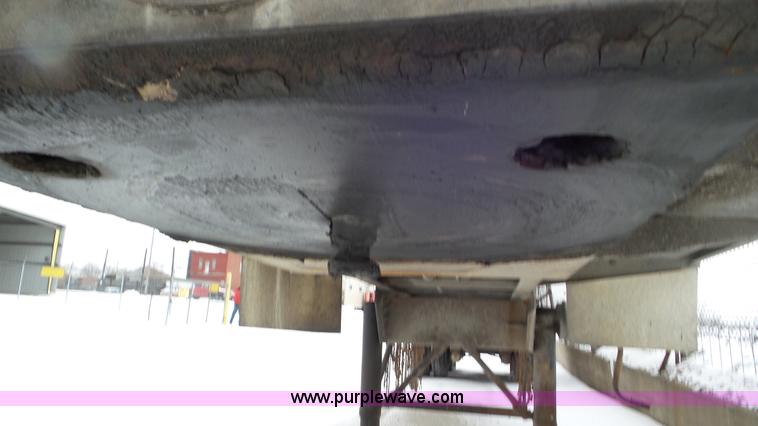 image for item J8397 1999 Warren AT-36-SER4 bulk feed trailer