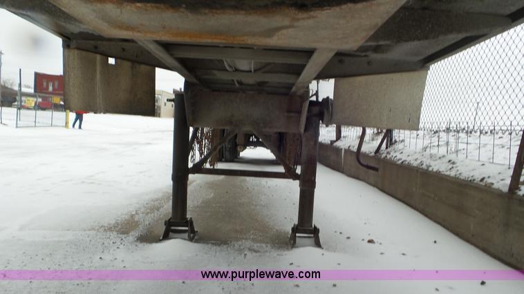 image for item J8397 1999 Warren AT-36-SER4 bulk feed trailer