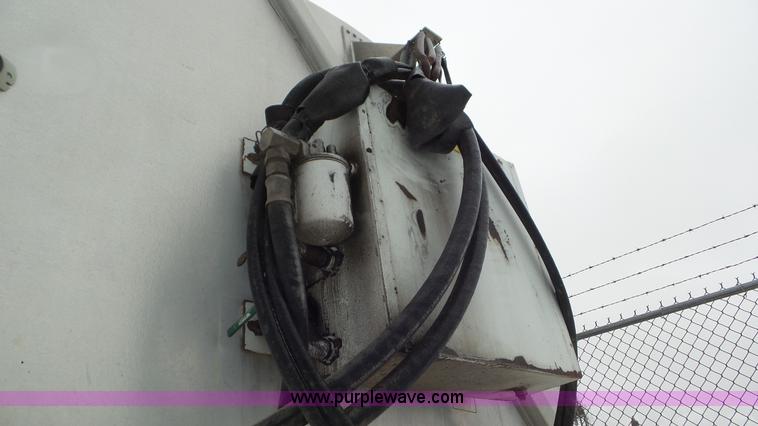 image for item J8397 1999 Warren AT-36-SER4 bulk feed trailer