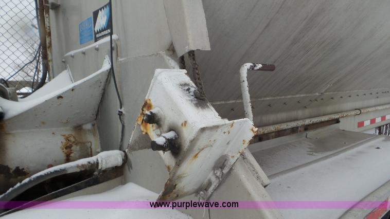 image for item J8397 1999 Warren AT-36-SER4 bulk feed trailer
