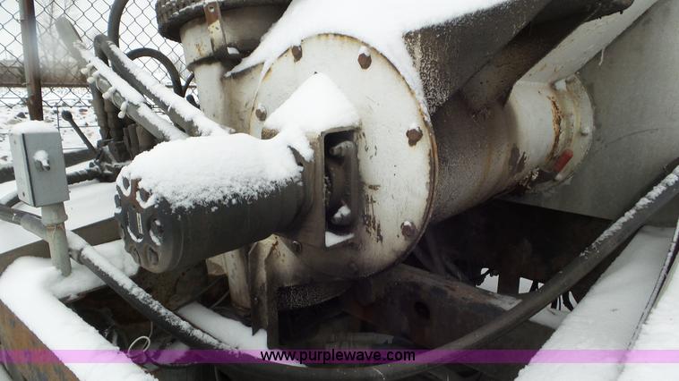 image for item J8397 1999 Warren AT-36-SER4 bulk feed trailer