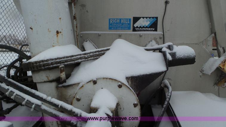 image for item J8397 1999 Warren AT-36-SER4 bulk feed trailer