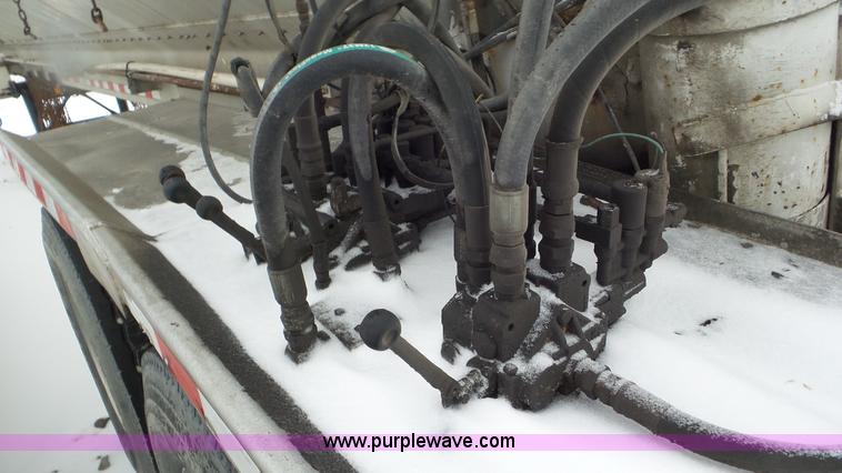 image for item J8397 1999 Warren AT-36-SER4 bulk feed trailer