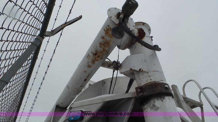 image for item J8397 1999 Warren AT-36-SER4 bulk feed trailer