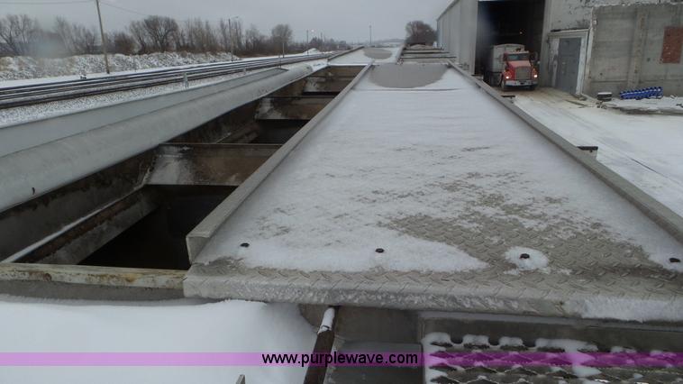 image for item J8397 1999 Warren AT-36-SER4 bulk feed trailer