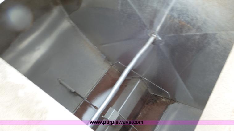 image for item J8397 1999 Warren AT-36-SER4 bulk feed trailer