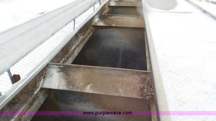 image for item J8397 1999 Warren AT-36-SER4 bulk feed trailer