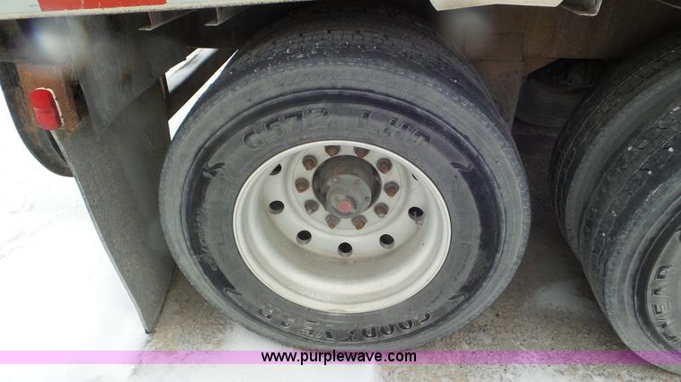 image for item J8397 1999 Warren AT-36-SER4 bulk feed trailer