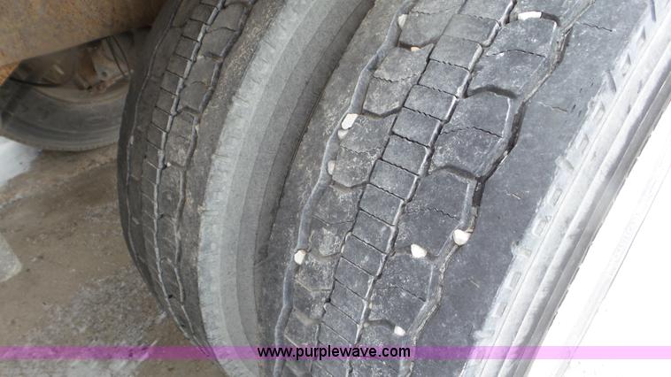 image for item J8397 1999 Warren AT-36-SER4 bulk feed trailer