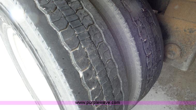 image for item J8397 1999 Warren AT-36-SER4 bulk feed trailer