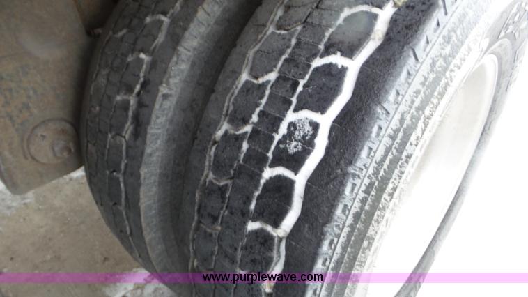 image for item J8397 1999 Warren AT-36-SER4 bulk feed trailer